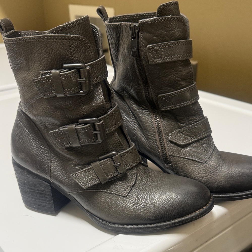Women's Vince Camino Leather Ankle Boots Y2K